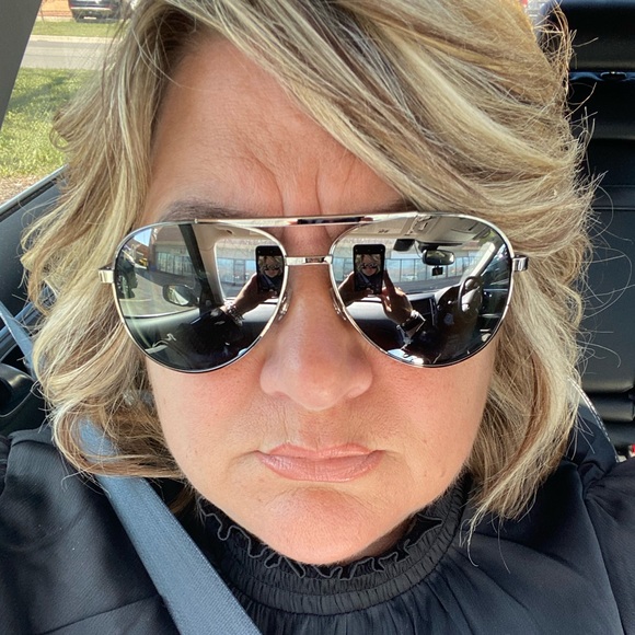 Meet your Posher, Sandra - Picture 1 of 1